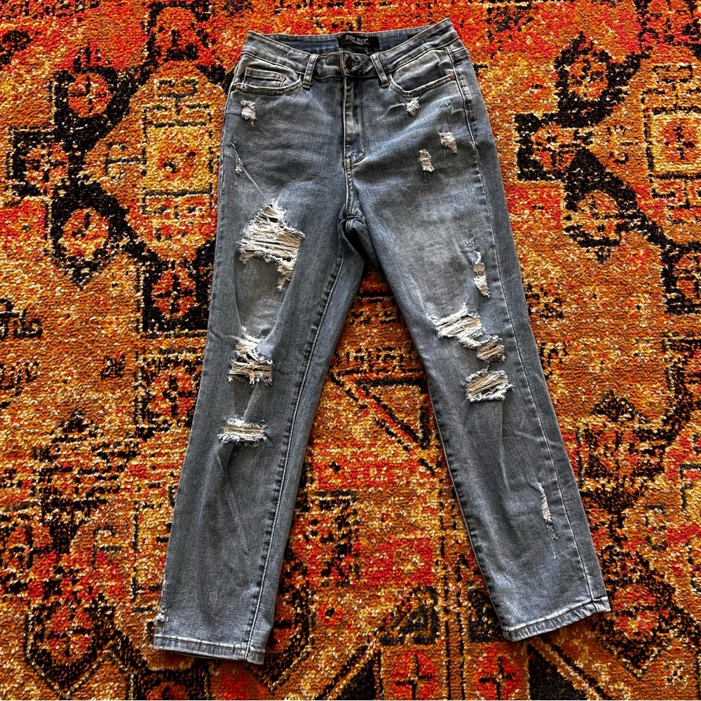 Judy Blue HIGH WAISTED LIGHT WASH DISTRESSED BOYFRIEND JEANS 5/27 - Picture 4 of 8